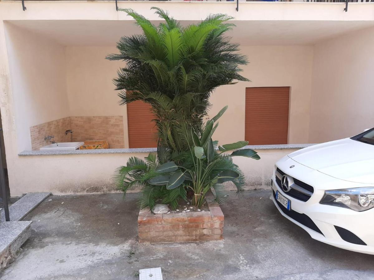 דירות לטויאני Casa Vacanze Andreana מראה חיצוני תמונה